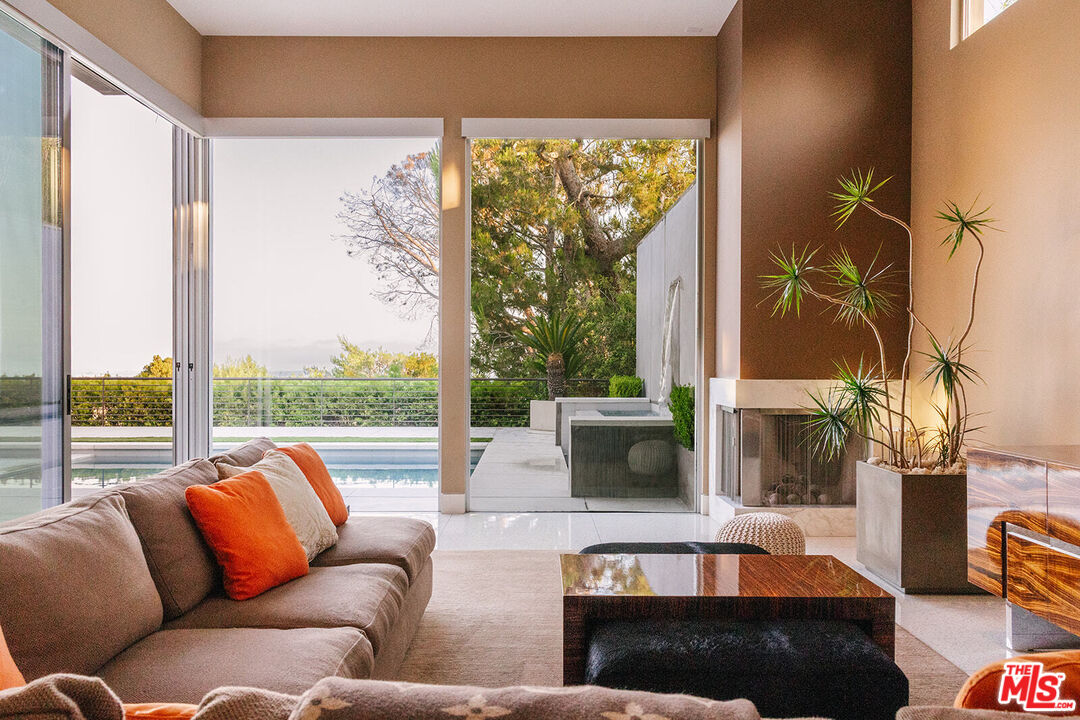 1470 CARLA RDG, Beverly Hills