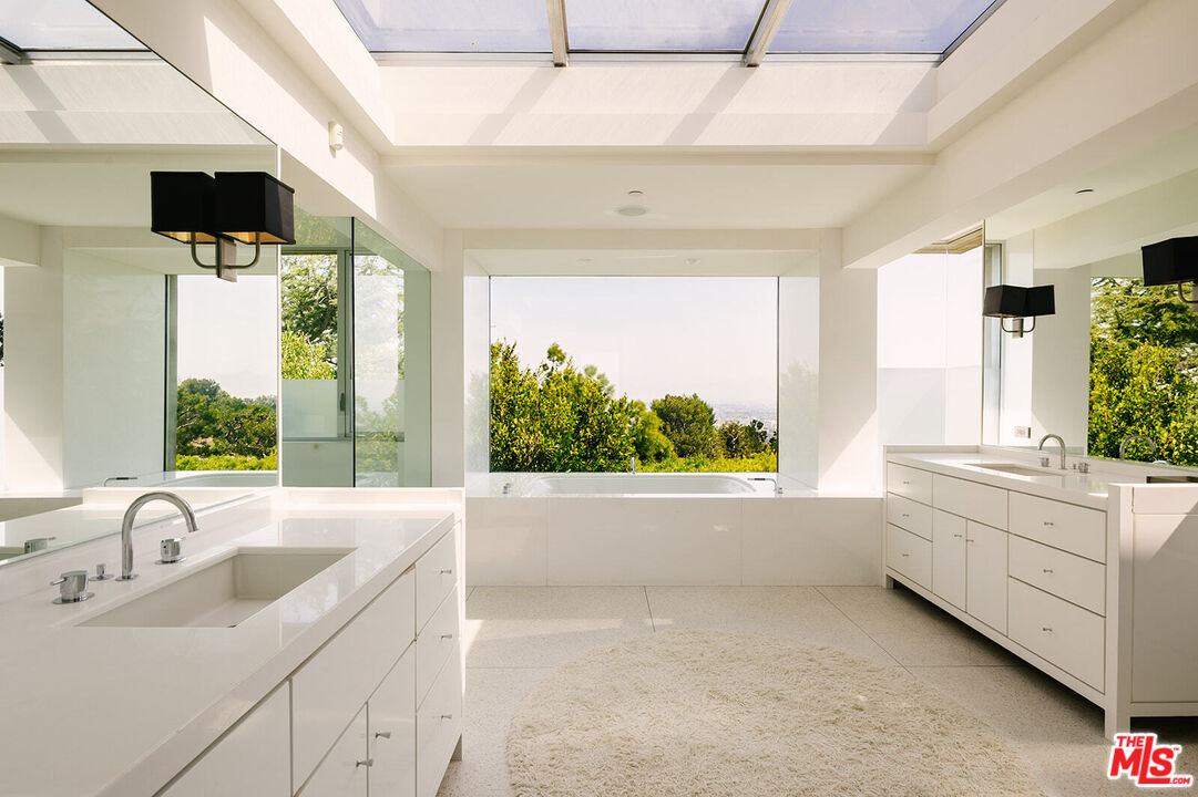 1470 CARLA RDG, Beverly Hills