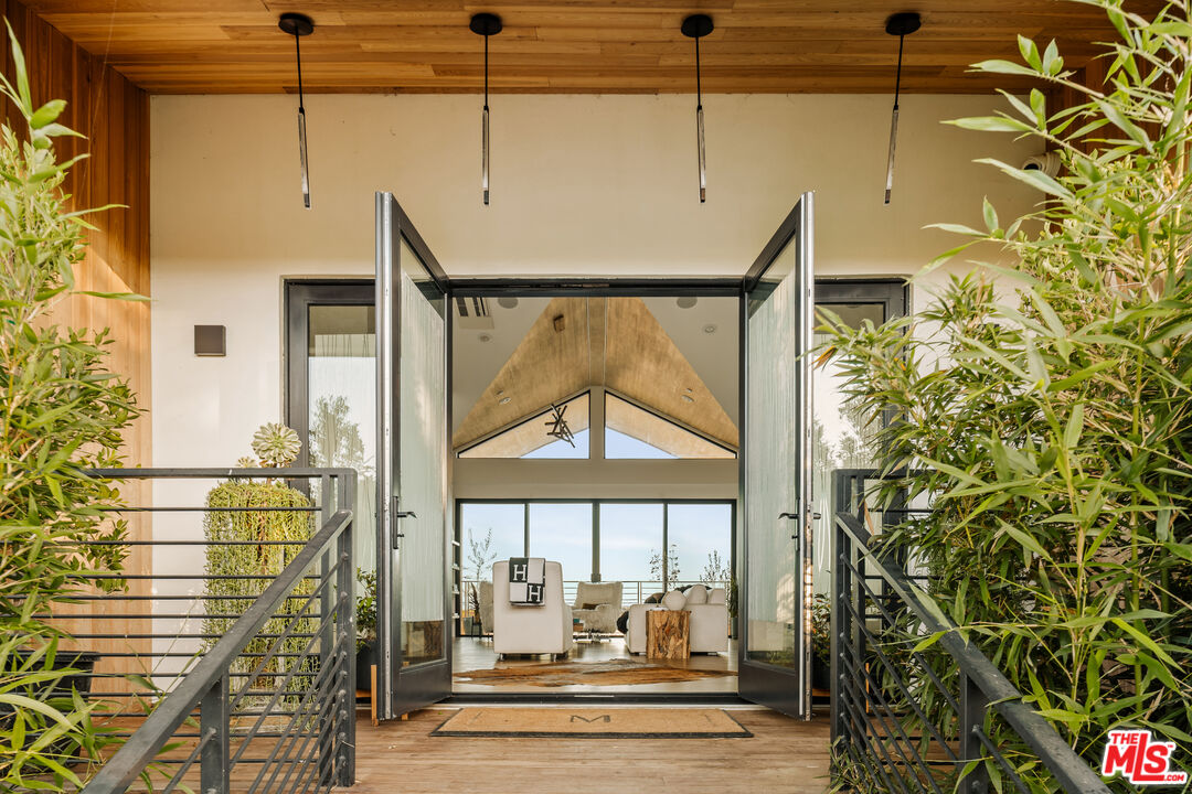 5904 Kanan Dume Rd, Malibu 