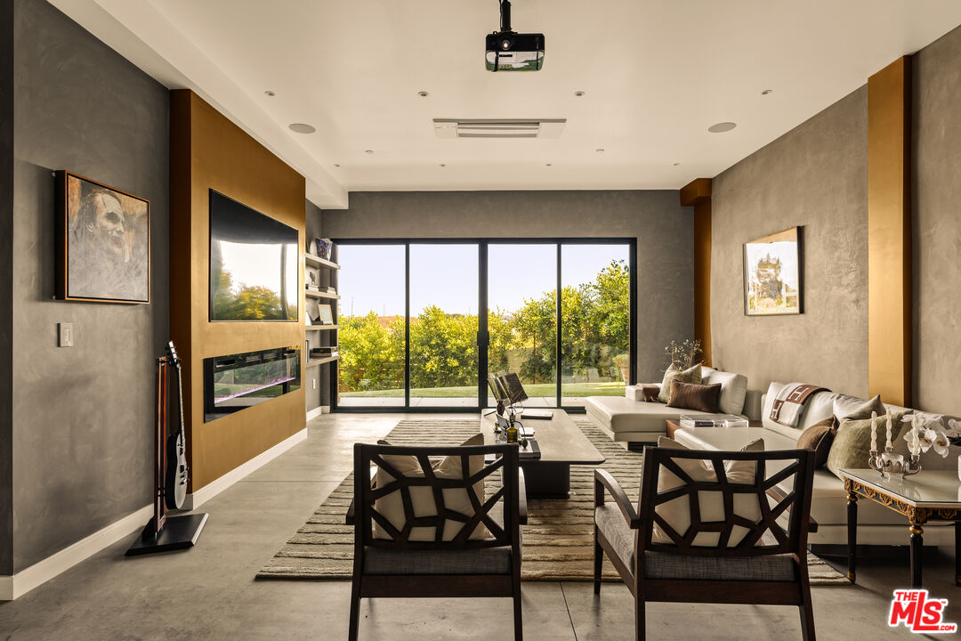 5904 Kanan Dume Rd, Malibu 