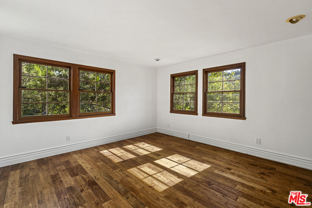 1926 Mount Olympus Dr