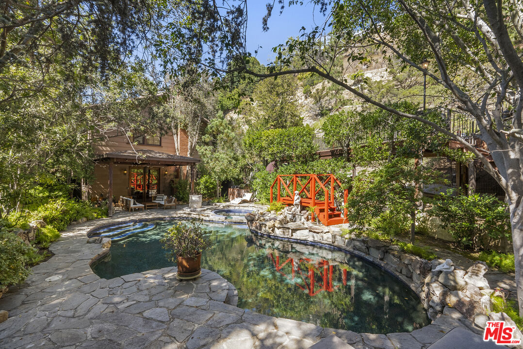 1926 Mount Olympus Dr