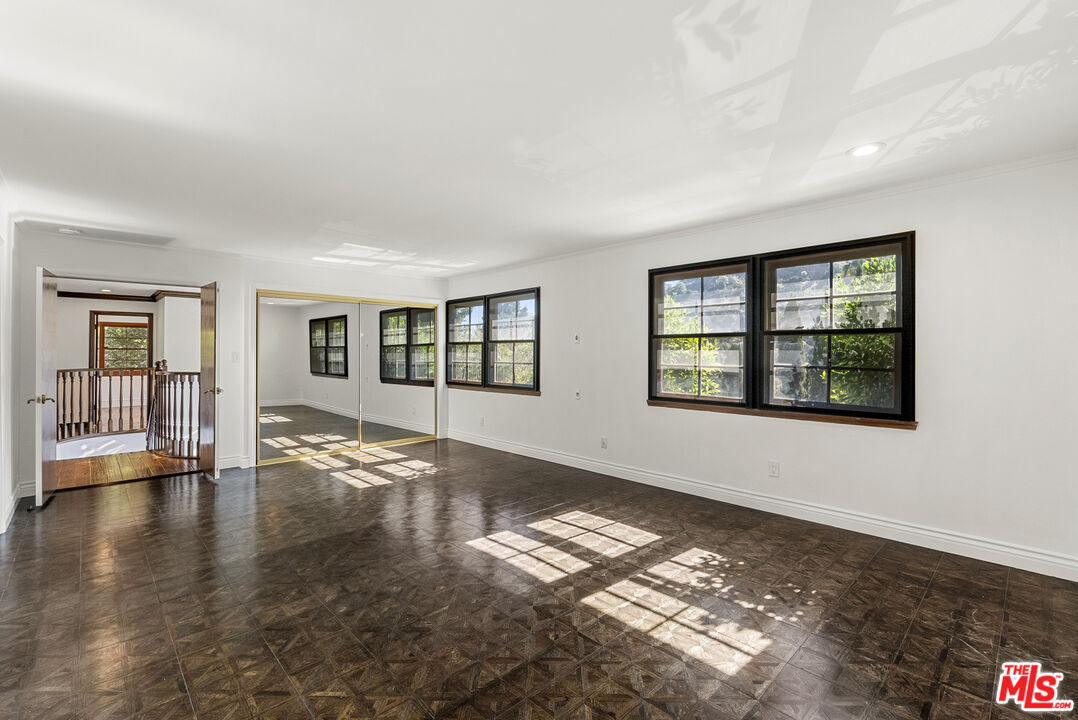 1926 Mount Olympus Dr