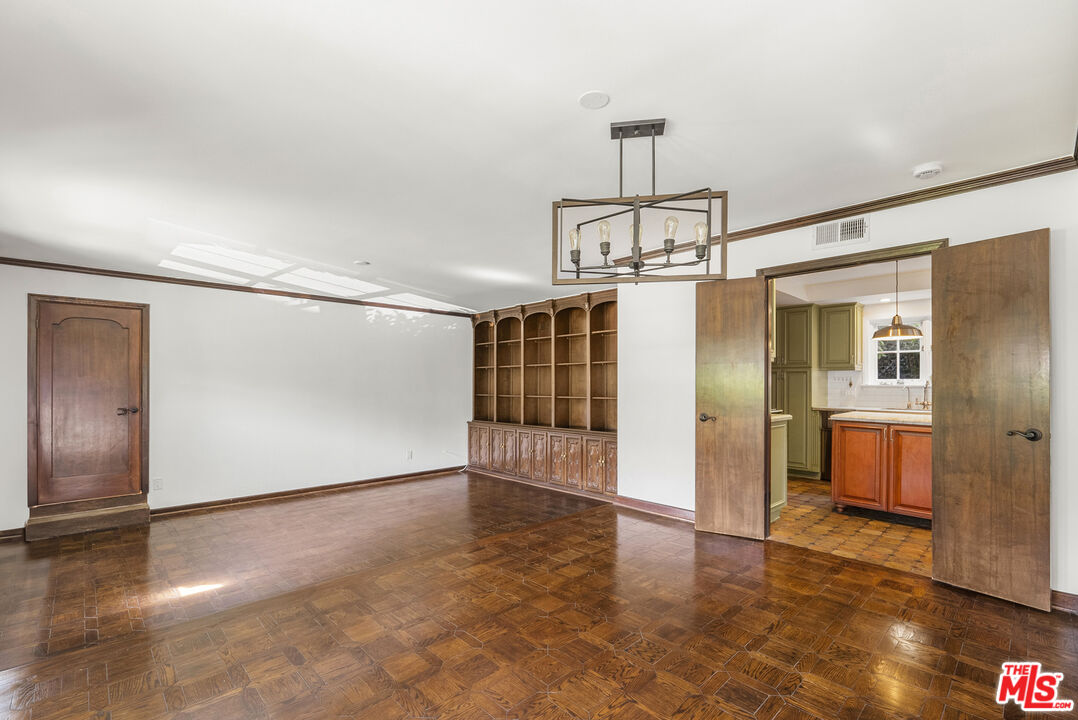 1926 Mount Olympus Dr