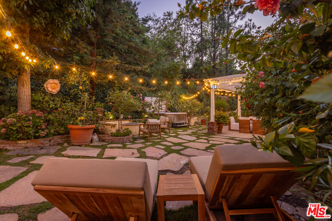 5985 Vista De La Luz, Woodland Hills