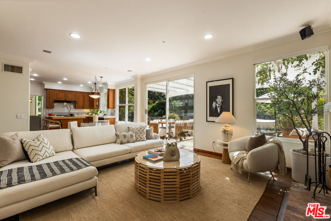 5985 Vista De La Luz, Woodland Hills