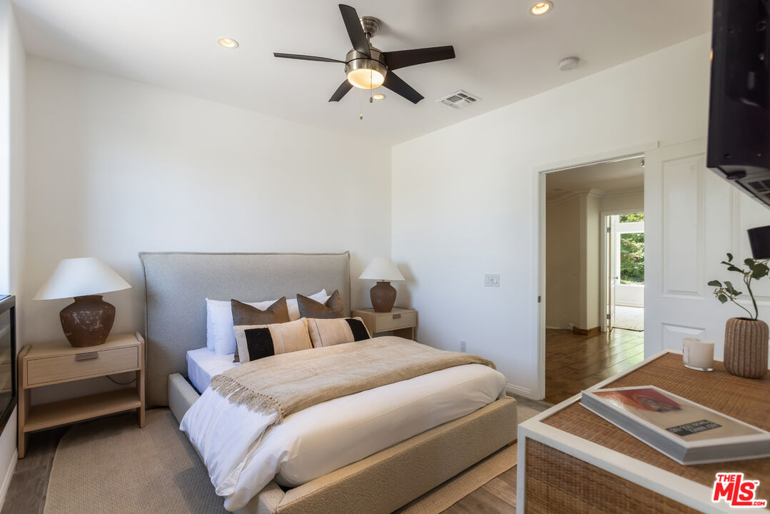 5985 Vista De La Luz, Woodland Hills