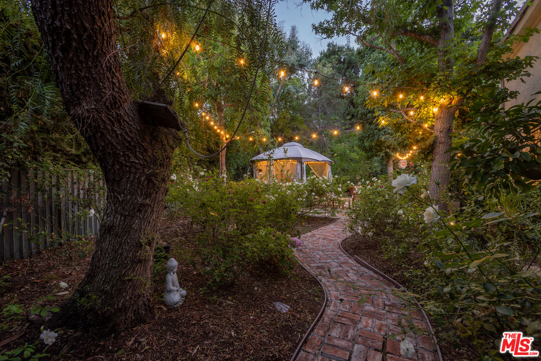 5985 Vista De La Luz, Woodland Hills