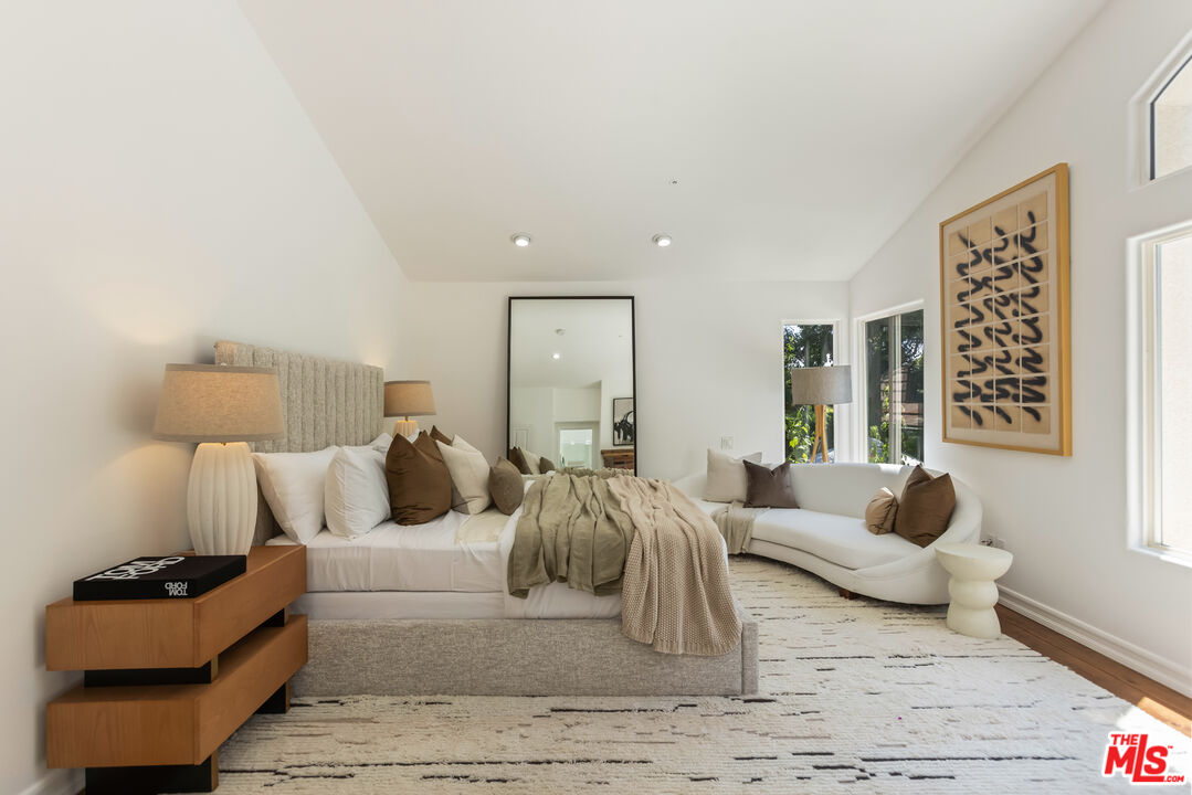 5985 Vista De La Luz, Woodland Hills