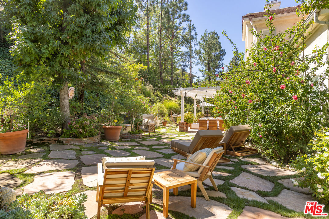 5985 Vista De La Luz, Woodland Hills