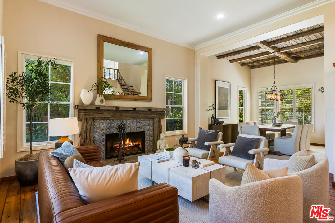 5985 Vista De La Luz, Woodland Hills