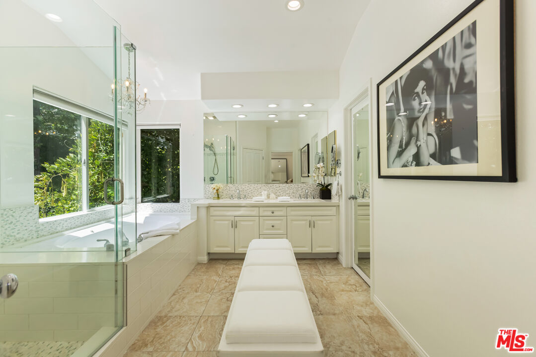 5985 Vista De La Luz, Woodland Hills