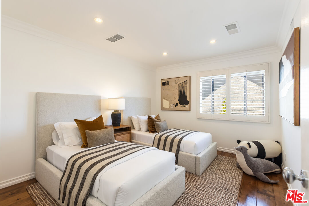 5985 Vista De La Luz, Woodland Hills