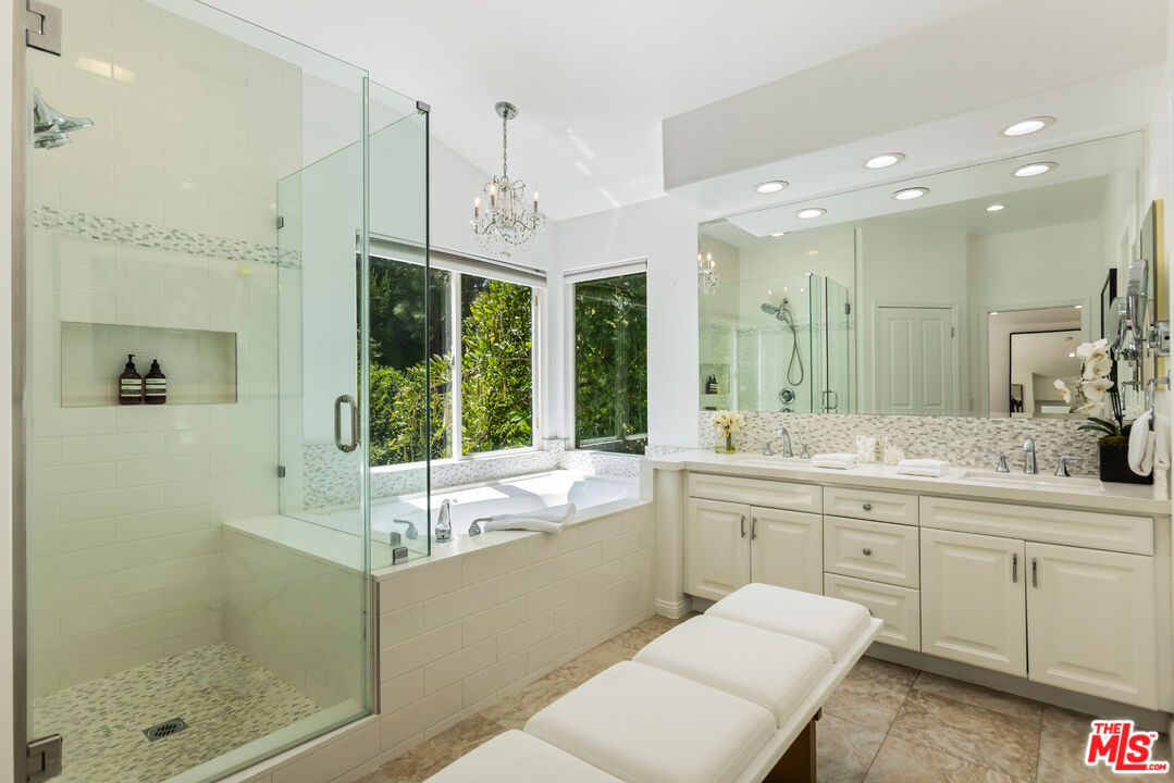 5985 Vista De La Luz, Woodland Hills