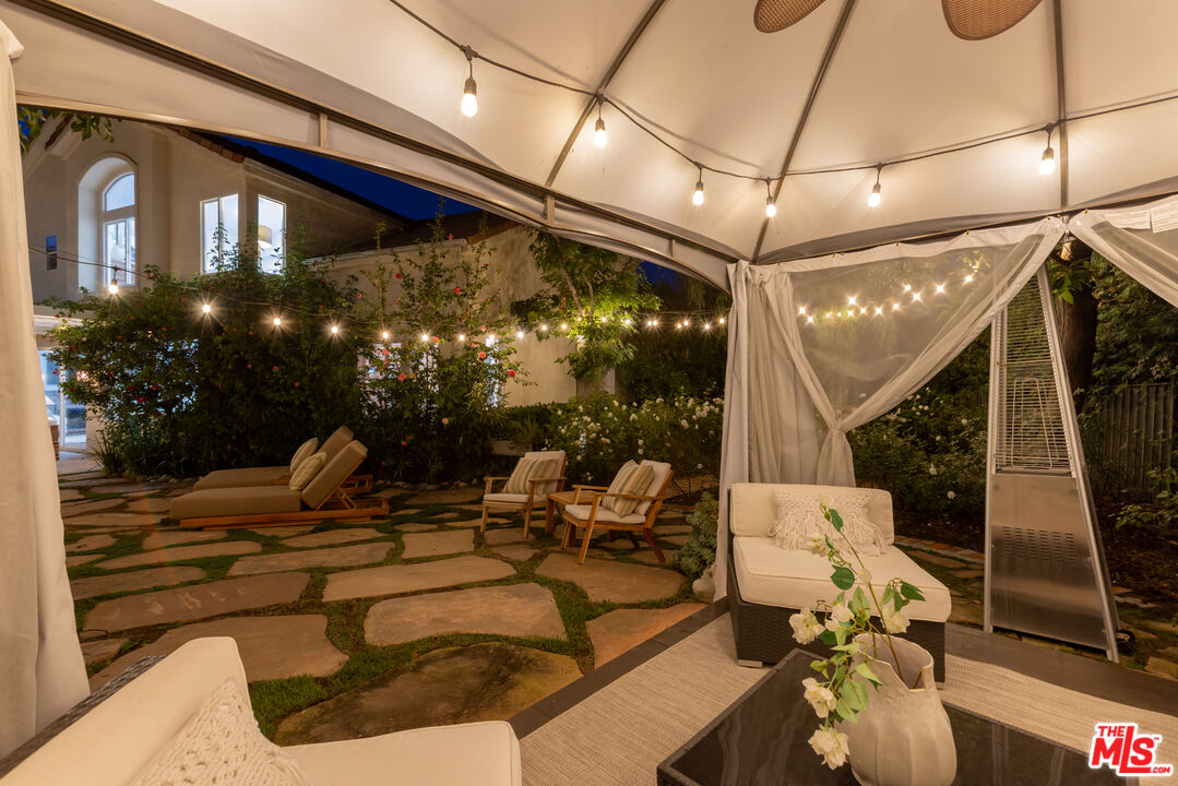 5985 Vista De La Luz, Woodland Hills