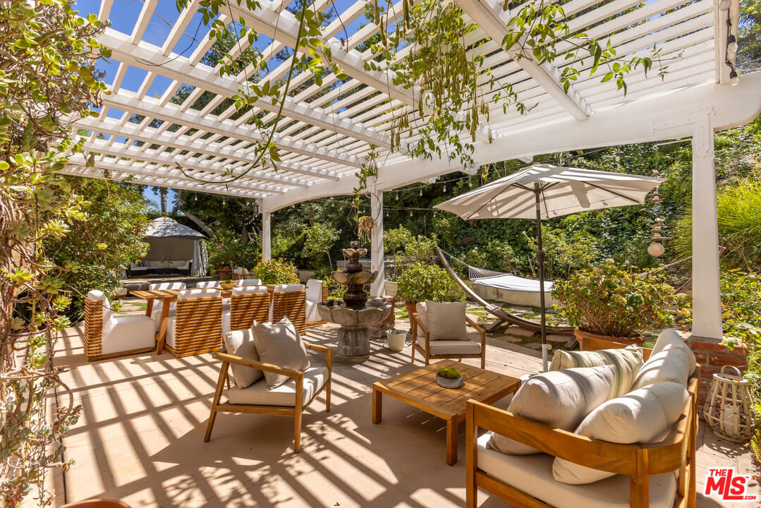 5985 Vista De La Luz, Woodland Hills