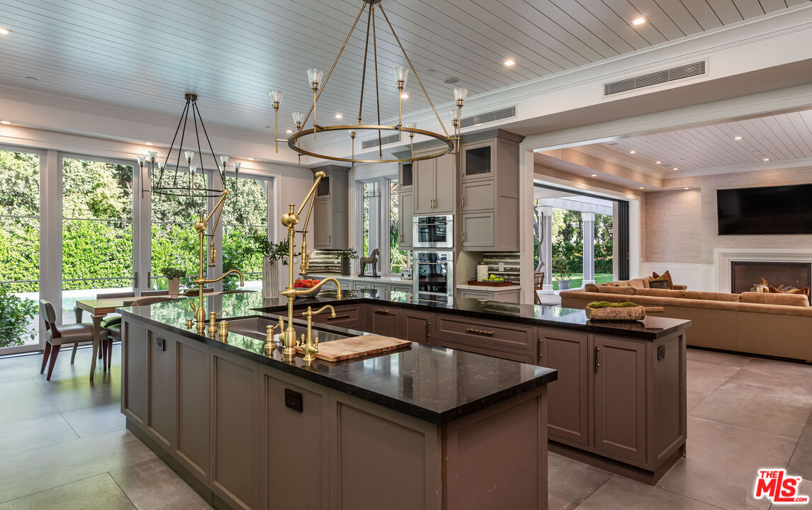 1000 N Norman Pl, Brentwood