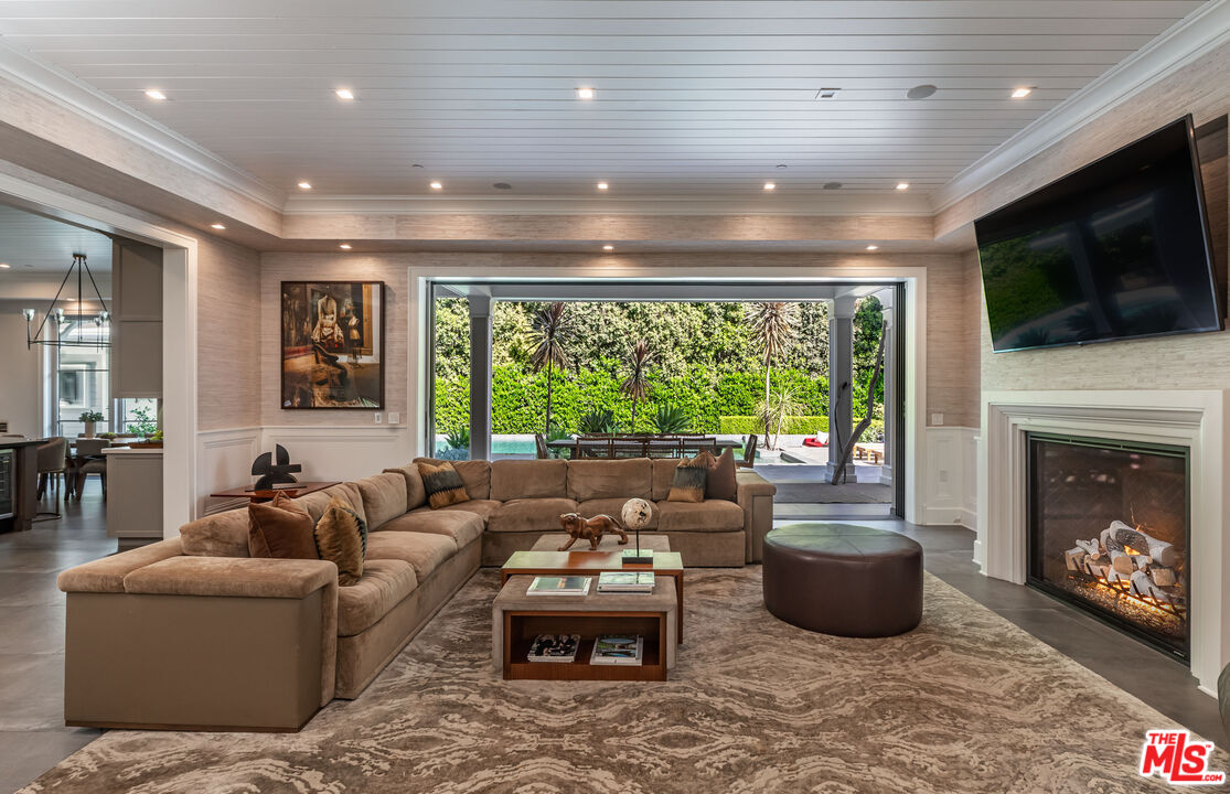 1000 N Norman Pl, Brentwood