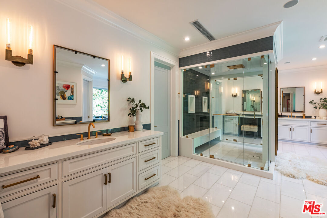 1000 N Norman Pl, Brentwood