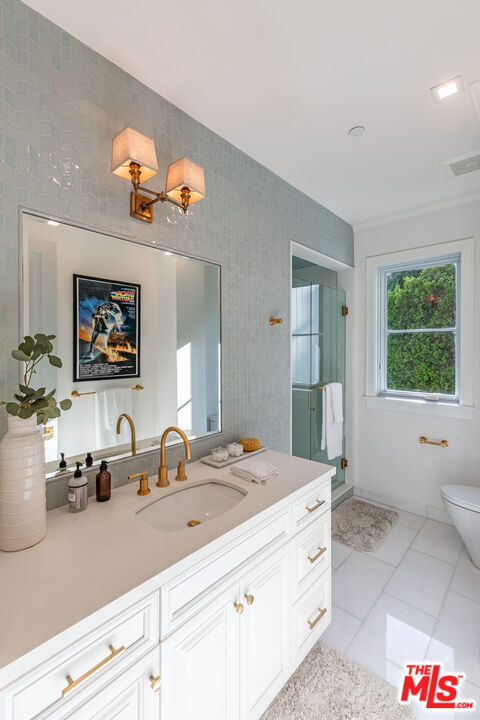 1000 N Norman Pl, Brentwood