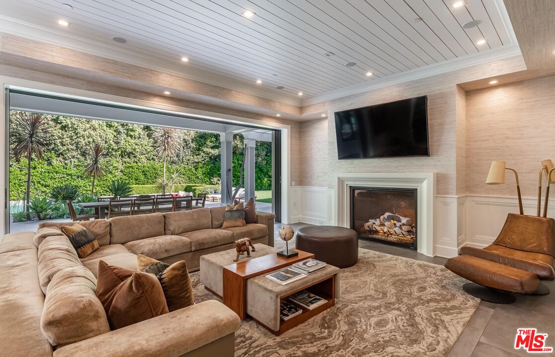 1000 N Norman Pl, Brentwood