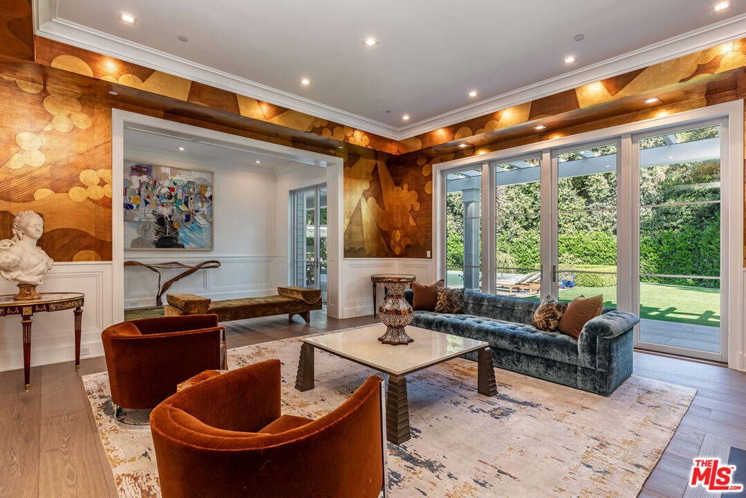 1000 N Norman Pl, Brentwood