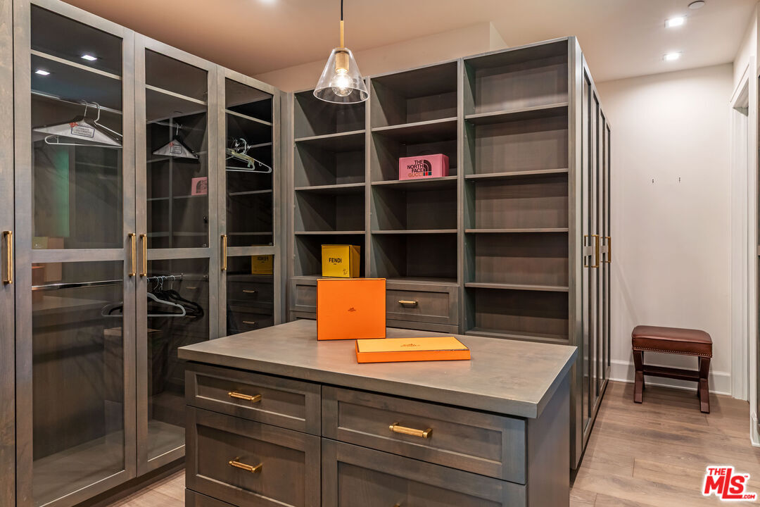 1000 N Norman Pl, Brentwood