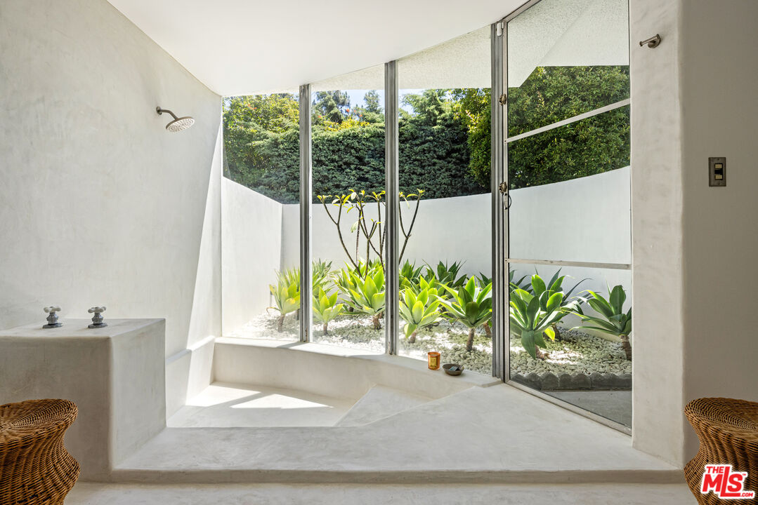 2050 Westridge Rd, Brentwood 