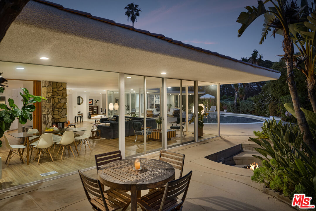 2050 Westridge Rd, Brentwood 