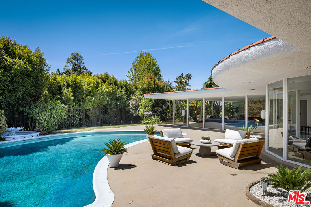 2050 Westridge Rd, Brentwood 