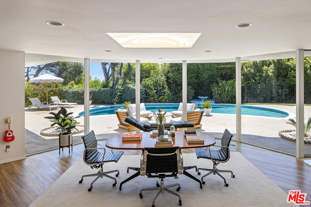 2050 Westridge Rd, Brentwood 