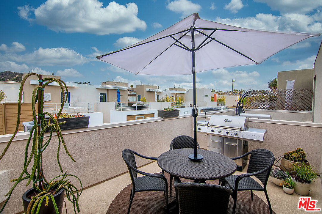 1400 N Fuller Ave Unit: 12