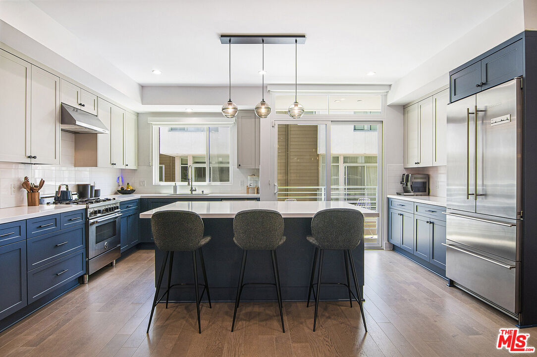 1400 N Fuller Ave Unit: 12