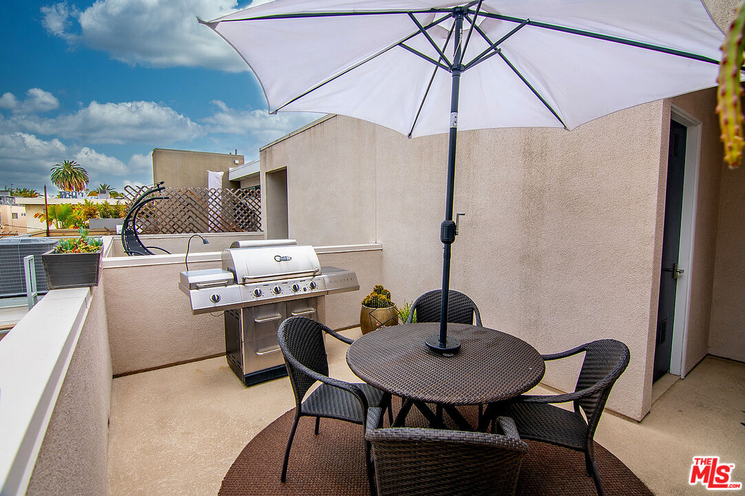 1400 N Fuller Ave Unit: 12