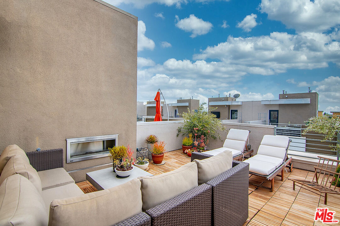 1400 N Fuller Ave Unit: 12