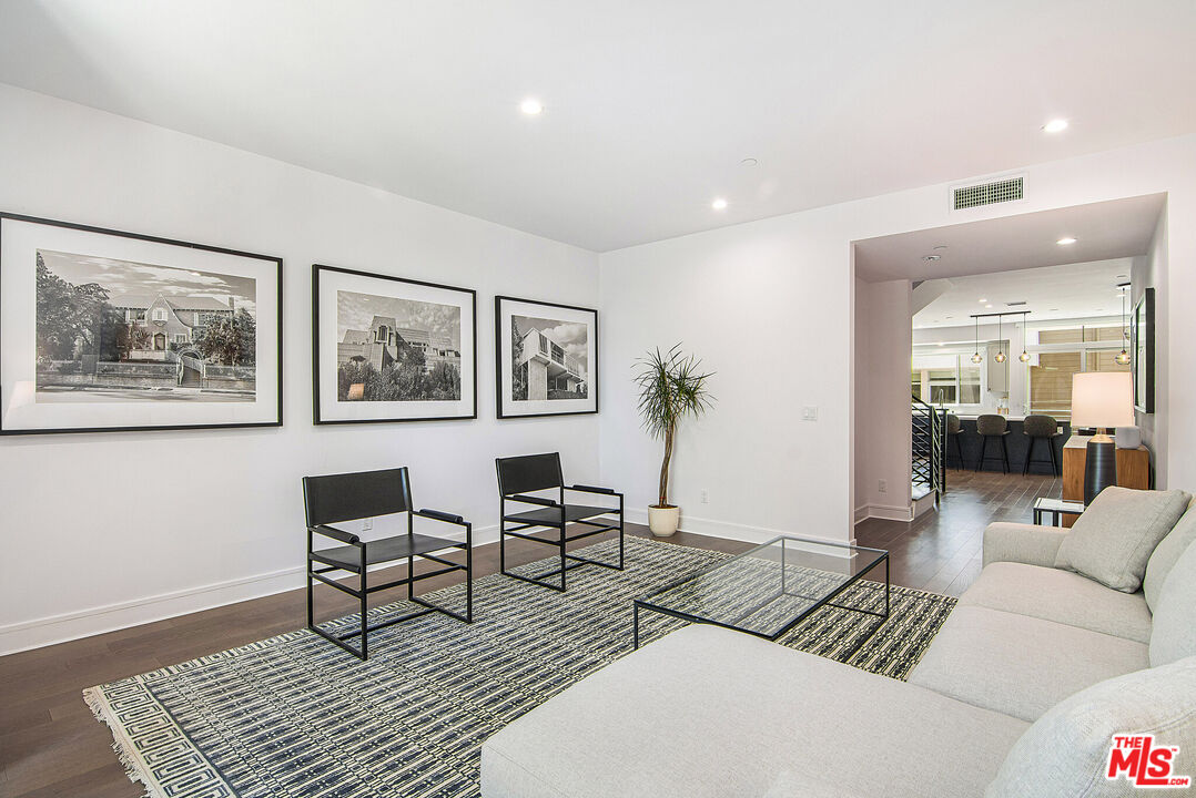 1400 N Fuller Ave Unit: 12