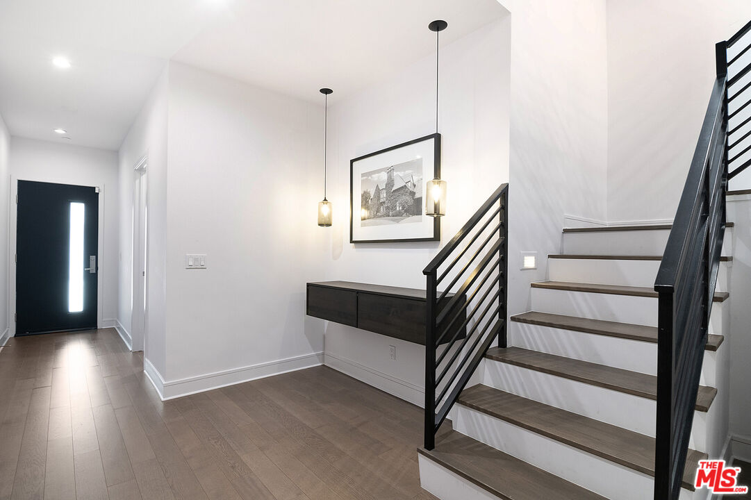 1400 N Fuller Ave Unit: 12