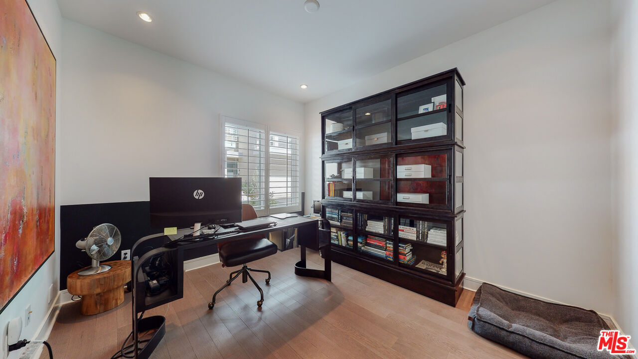 1400 N Fuller Ave Unit: 12