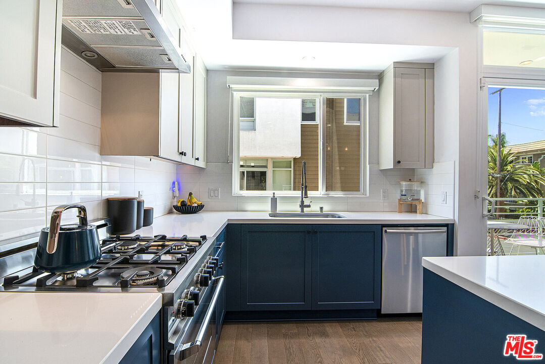 1400 N Fuller Ave Unit: 12