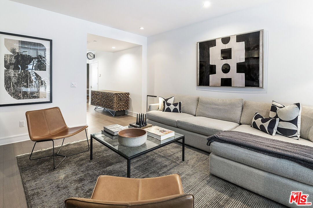 1400 N Fuller Ave Unit: 12