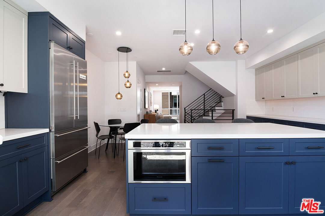 1400 N Fuller Ave Unit: 12