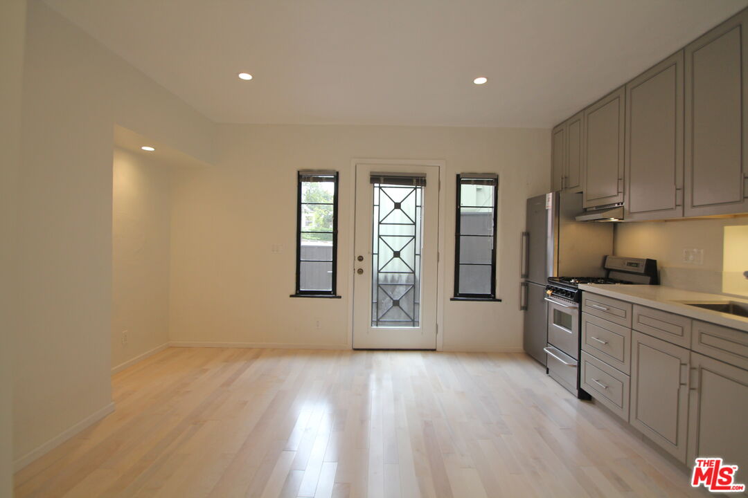 836 Hilldale Ave, West Hollywood