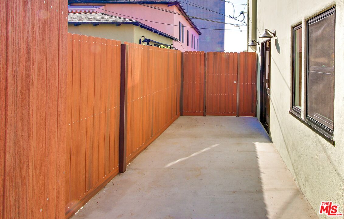 836 Hilldale Ave, West Hollywood