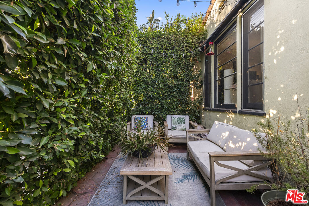 836 Hilldale Ave, West Hollywood