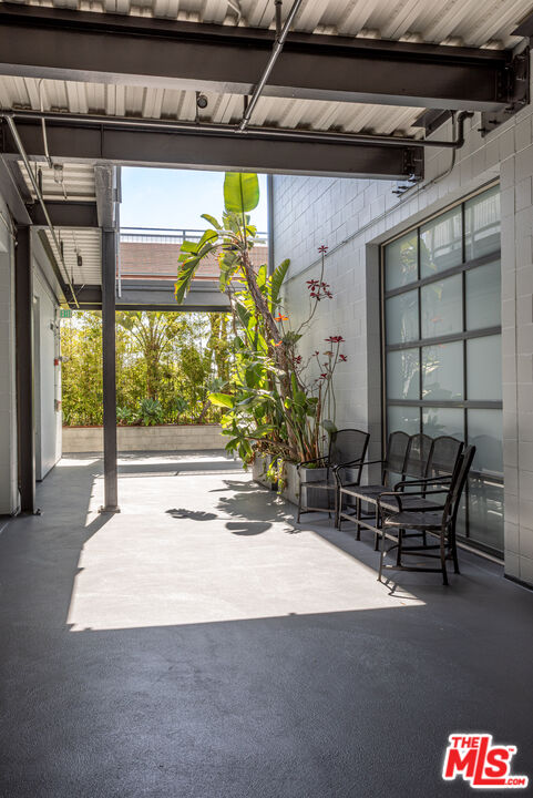 1534 17th St Unit: 105, Santa Monica
