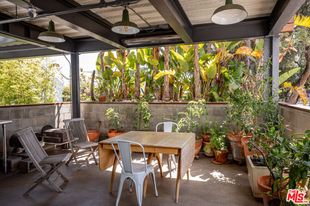 1534 17th St Unit: 105, Santa Monica