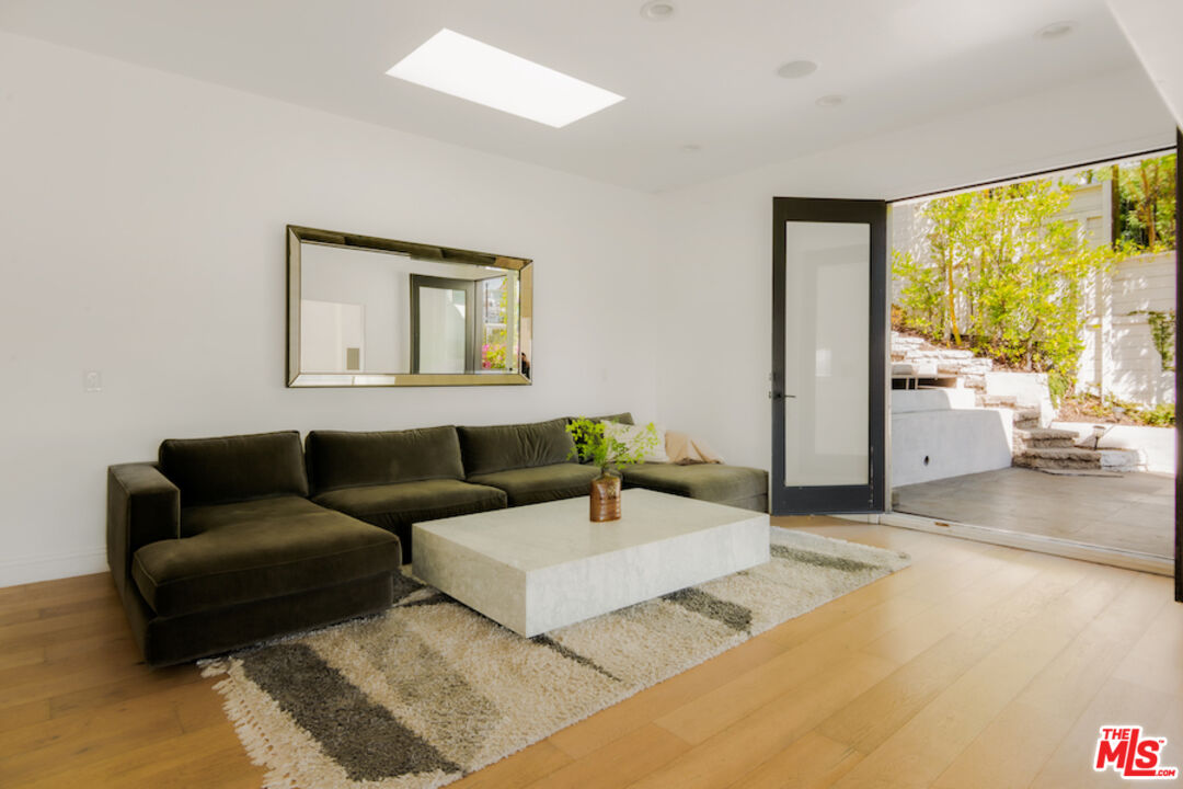 8417 Harold Way, Hollywood Hills