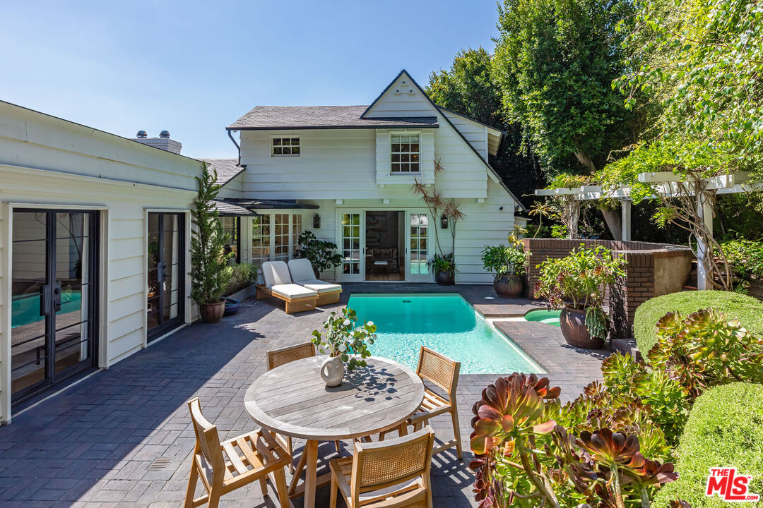 1437 Belfast Dr