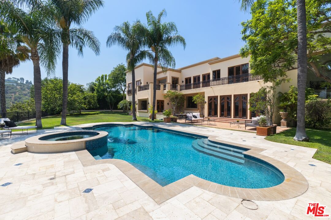 3364 Clerendon Rd, Beverly Hills