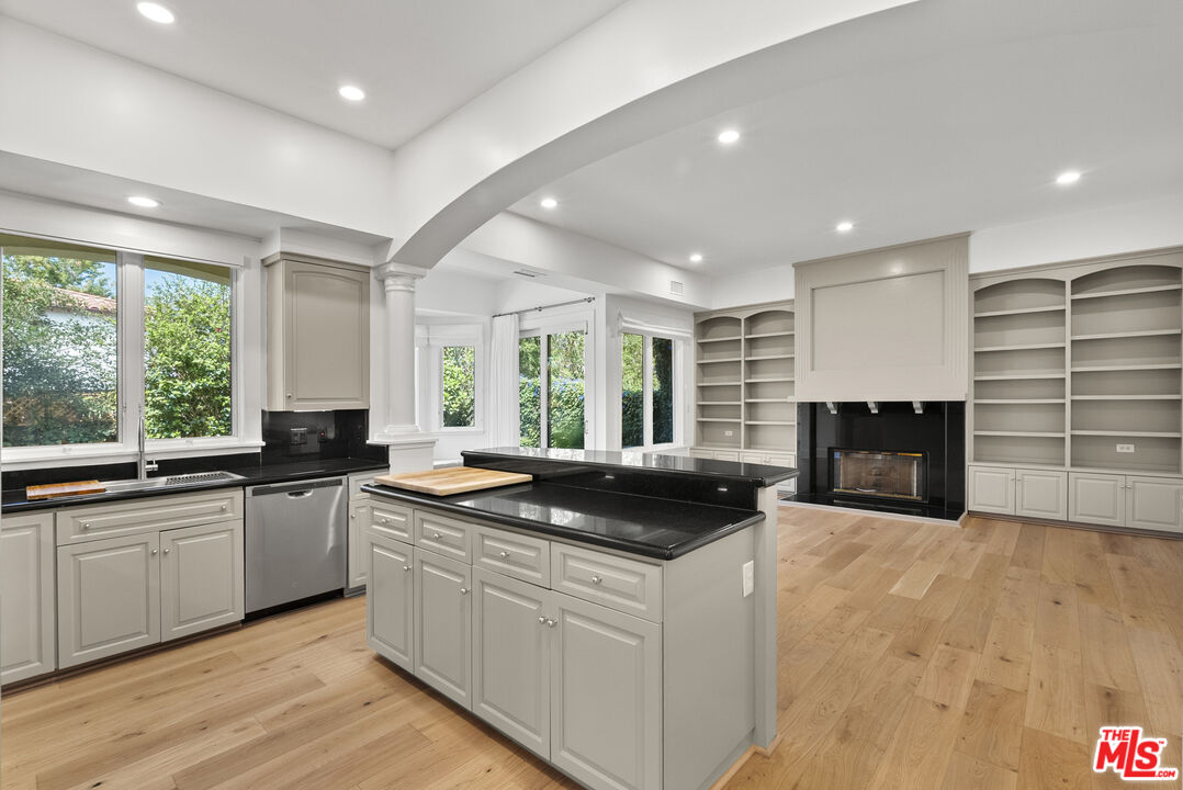 10515 Oaklawn Rd, Cheviot Hills